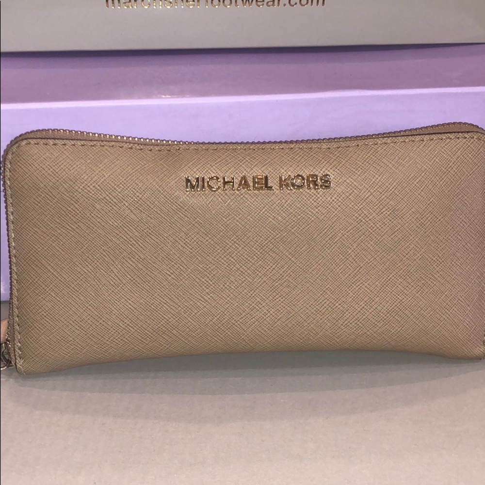 MICHAEL KORS Tan Wallet
